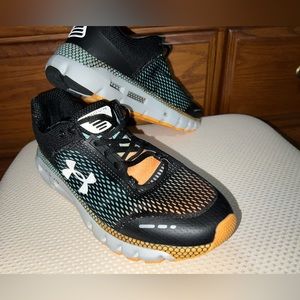 Under armor tennis shoes
